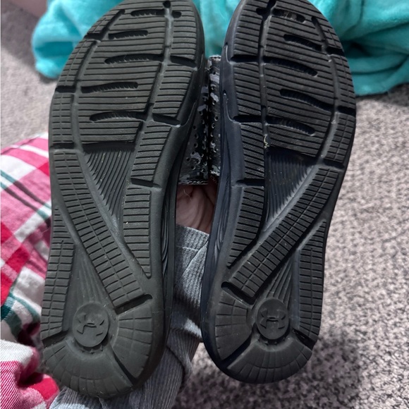 Under Armour Black Casual Slides - Picture 2 of 3